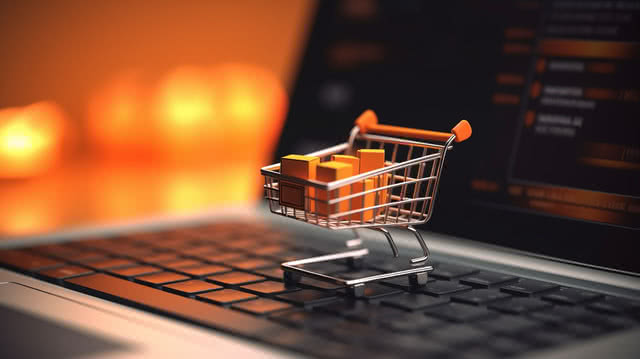 Tipuri de platforme e-commerce: costuri, avantaje și limite